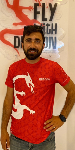 Onur KARADAĞ born and raised in Ölüdeniz, is our team captain who is naturally familiar with paragliding. In addition to conducting commercial flights for 10 years, he also practices aerobatics as a hobby.